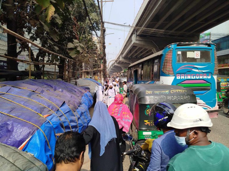 সড়ক তুমি কার ?