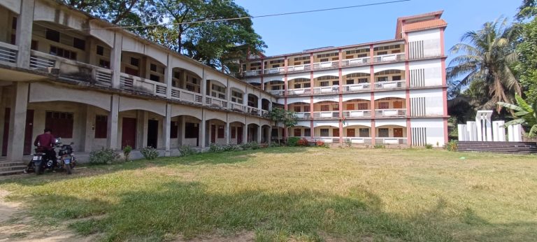 বোয়ালখালীতে প্রধান শিক্ষকের অনিয়ম, স্কুলের এ্যাডহক কমিটি গঠন নিয়ে হ-য-ব-র-ল 