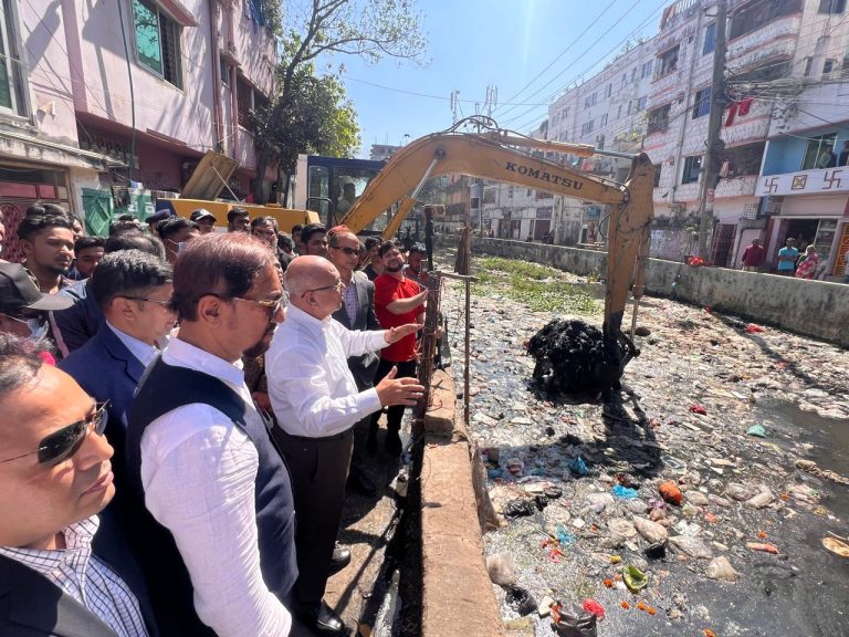চট্টগ্রামবাসীকে জলাবদ্ধতা থেকে মুক্তি ‍দিতে কাজ চলছে: উপদেষ্টা ফারুক-ই-আজম