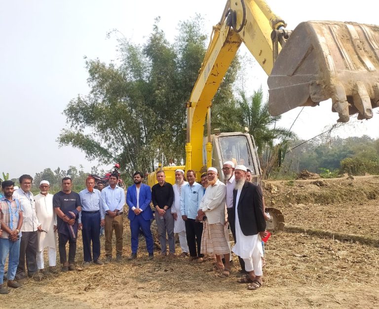 ফটিকছড়িতে বাঁধ নির্মাণে খুশি এলাকাবাসী 