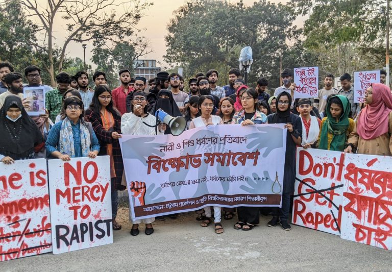 নারী ও শিশু ধর্ষণের প্রতিবাদে চুয়েটে মশাল মিছিল ও বিক্ষোভ সমাবেশ 