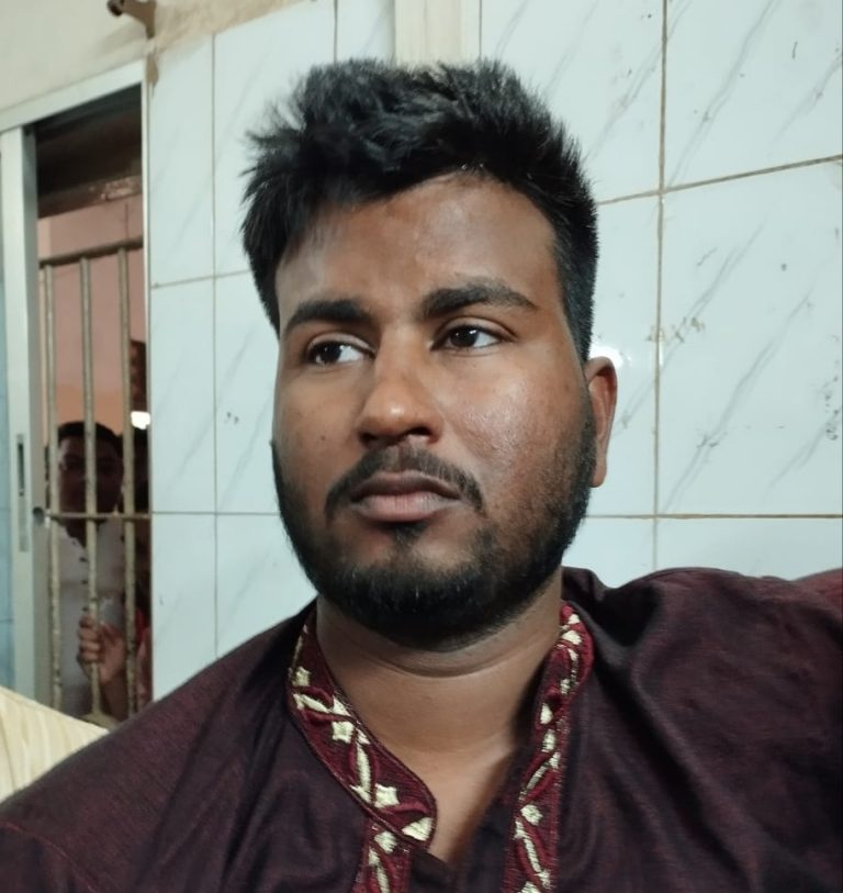 বোয়ালখালীতে গণধোলই দিয়ে ছাত্রলীগ নেতাকে পুলিশে দিল জনতা