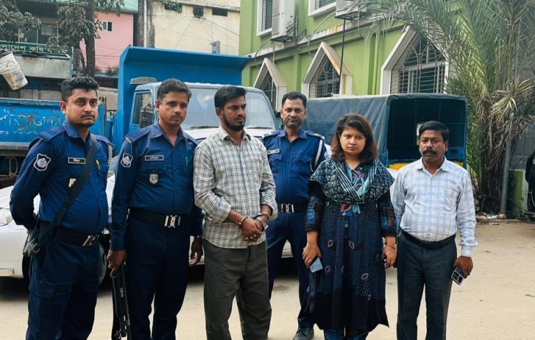 হাটহাজারীতে ভুয়া নাগরিক সনদ তৈরির দায়ে ৩ দিনের জেল দোকানির