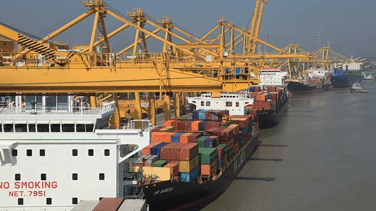 রমজানের আগ মুহূর্তে ঘুরে দাঁড়াচ্ছে পণ্য আমদানি