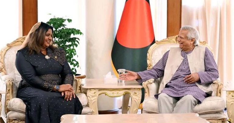 মালদ্বীপে বৈধ কাগজপত্রহীন বাংলাদেশিদের নিয়মিতকরণের আহ্বান : প্রধান উপদেষ্টা