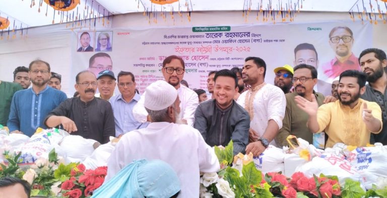 চট্টগ্রামের পাহাড়তলীতে ২ সহস্রাধিক মানুষের মাঝে স্বেচ্ছাসেবক দলের ইফতার বিতরণ