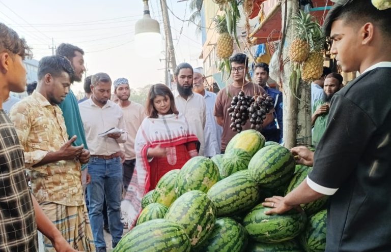 পণ্যের অতিরিক্ত মূল্য নেয়ায় দোকানিকে জরিমানা : হাটহাজারী এসিল্যান্ড