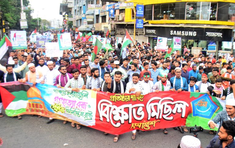 গাজায় ইসরাইলের গণহত্যার প্রতিবাদে চট্টগ্রাম মহানগর ছাত্রশিবিরের বিক্ষোভ