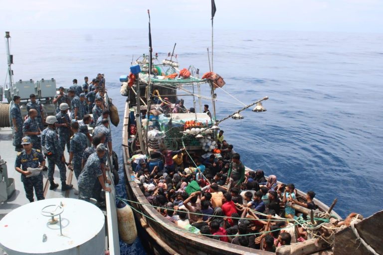 অবৈধভাবে বিদেশ গমনকালে বঙ্গোপসাগর থেকে ২১৪ জনকে আটক করেছে নৌবাহিনী