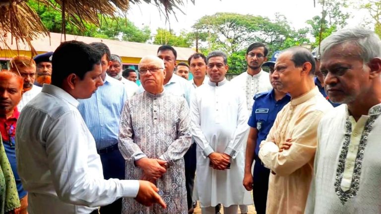 হাটহাজারীর শিশু হেফাজত কেন্দ্র পরিদর্শনে এসে দুই উপদেষ্টার অসন্তোষ প্রকাশ