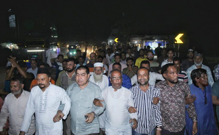 আওয়ামী নৈরাজ্যর প্রতিবাদের পূর্ব কালুরঘাটে বিএনপির বিক্ষোভ 