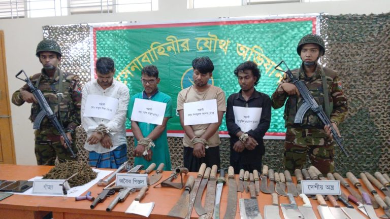 বোয়ালখালীতে অস্ত্র-মাদকসহ ৪ সন্ত্রাসী আটক