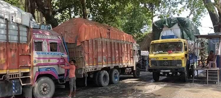 ভারতের স্থলবন্দরে বাংলাদেশের পণ্য প্রবেশে নিষেধাজ্ঞা, বিপাকে ব্যবসায়ীরা