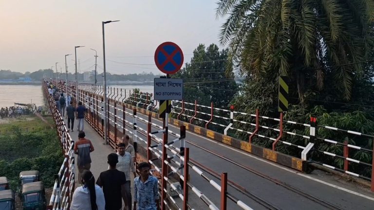 রাজনীতি আর উদ্ধোধনে সীমাবদ্ধ কালুরঘাটে নতুন সেতু, মৃত্যুর মিছিলে স্বজন হারাদের গগণ বিদারী আর্তনাদ 