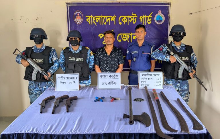 মহেশখালীতে কোস্ট গার্ড ও পুলিশের যৌথ অভিযানে আগ্নেয়াস্ত্রসহ ১জন সন্ত্রাসী আটক