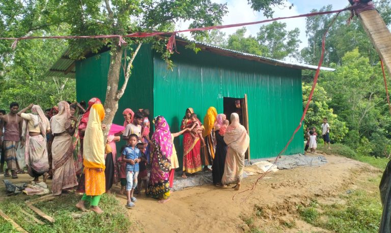 বাঁশখালীর সংরক্ষিত বনে অবৈধ স্থাপনা উচ্ছেদ অভিযান, গৃহবধূর বিষপানে আত্মহত্যার চেষ্টা