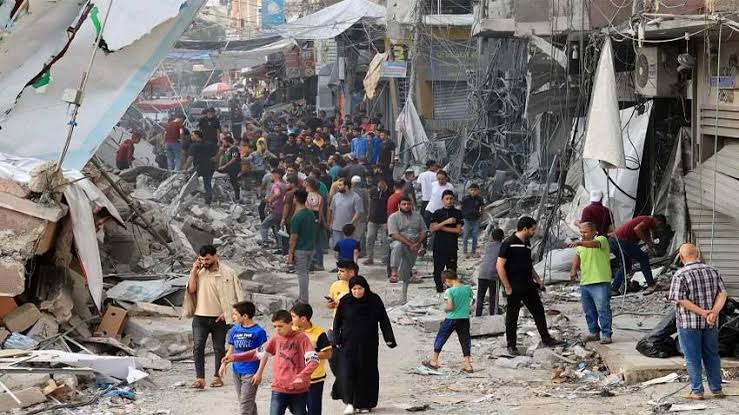 ইসরাইলি হামলায় গাজায় আরও ৭১ জন নিহত : সহায়তা কেন্দ্রগুলো ‘মৃত্যুর ফাঁদ’