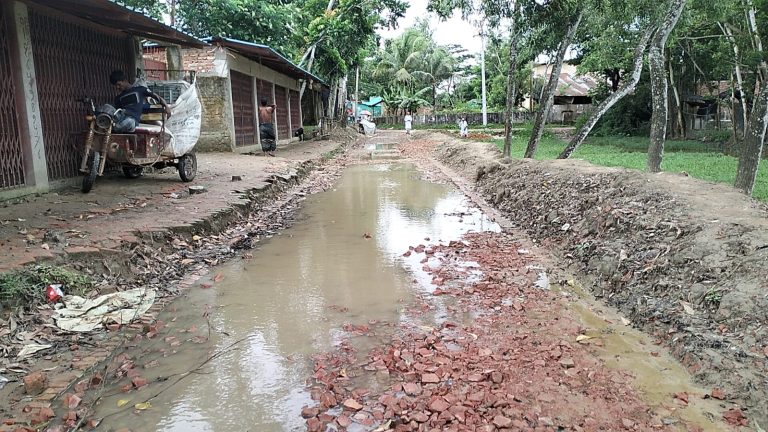 শীলকূপ ইউনিয়ন পরিষদ সড়কের কাজ একবছরেও শেষ হয়নি, দুর্ভোগে হাজারো মানুষ