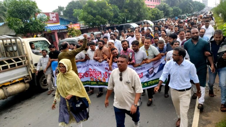 বিএনপির বিরুদ্ধে অপপ্রচার সন্ত্রাস ও নৈরাজ্যের প্রতিবাদে রাউজানে বিক্ষোভ মিছিল ও প্রতিবাদ সভা
