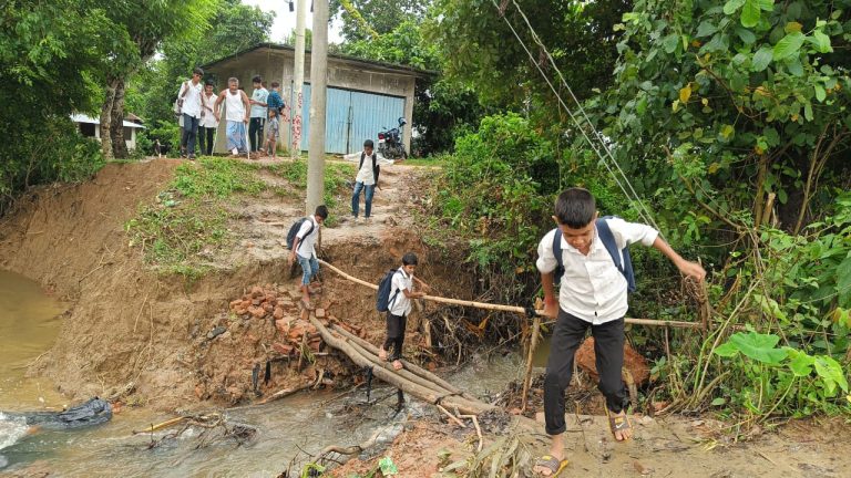ফটিকছড়িতে সড়ক উন্নয়ন কাজে গাফিলতির অভিযোগ