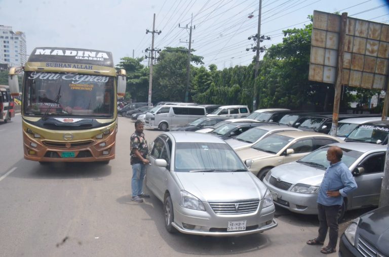 চট্টগ্রামের অলংকারে আরএইচডি’র জায়গা দখল করে গাড়ির স্ট্যান্ড স্থাপন, চাঁদাবাজিও অব্যাহত 