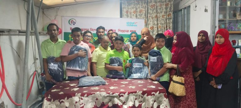 ব্রেড-এর মাধ্যমে খুলনার ইডসেপ প্রতিবন্ধী স্কুলের বিশেষ চাহিদাসম্পন্ন শিশুদের মাঝে শিক্ষা উপকরণ বিতরণ