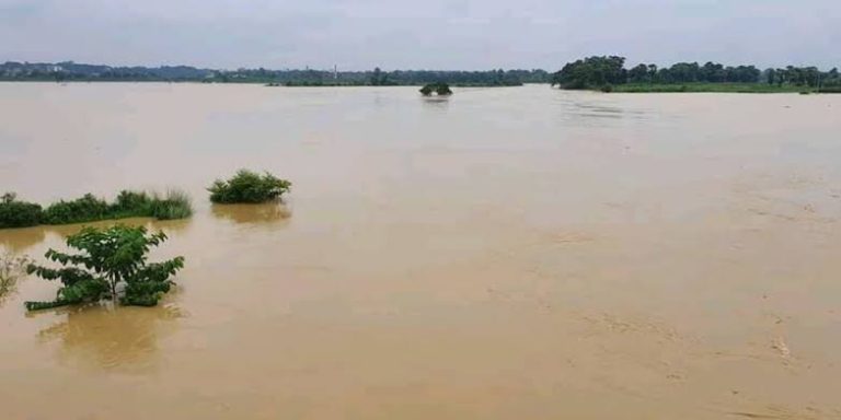 গোমতী নদীর পানি বেড়ে বন্যার আশঙ্কা, প্রস্তুত কুমিল্লা প্রশাসন