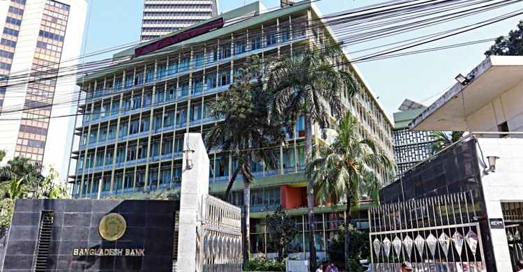 বাংলাদেশ ব্যাংকের পোশাক নির্দেশনা প্রত্যাহার সমালোচনার মুখে সিদ্ধান্ত বাতিল