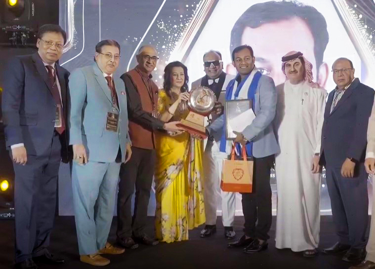 দুবাইয়ে ২৫ তম আন্তর্জাতিক মাদার তেরেসা অ্যাওয়ার্ড পেলেন ওয়ালিউর রহমান