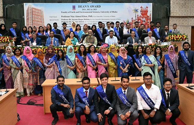 ঢাকা বিশ্ববিদ্যালয়ে আর্থ এন্ড এনভায়রনমেন্টাল সায়েন্সেস অনুষদের ডিনস অ্যাওয়ার্ড পেলেন ৫৭ শিক্ষার্থী ও ৮ শিক্ষক