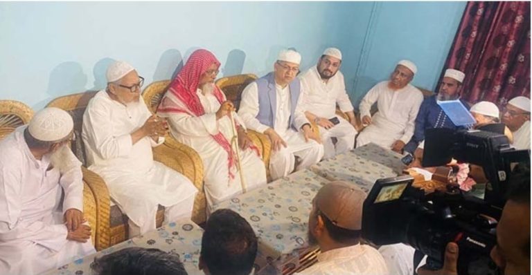 হাটহাজারী মাদরাসা পরিদর্শনে এলেন বিএনপি নেতা নজরুল ইসলাম খাঁন ও সালাহউদ্দিন আহমেদ