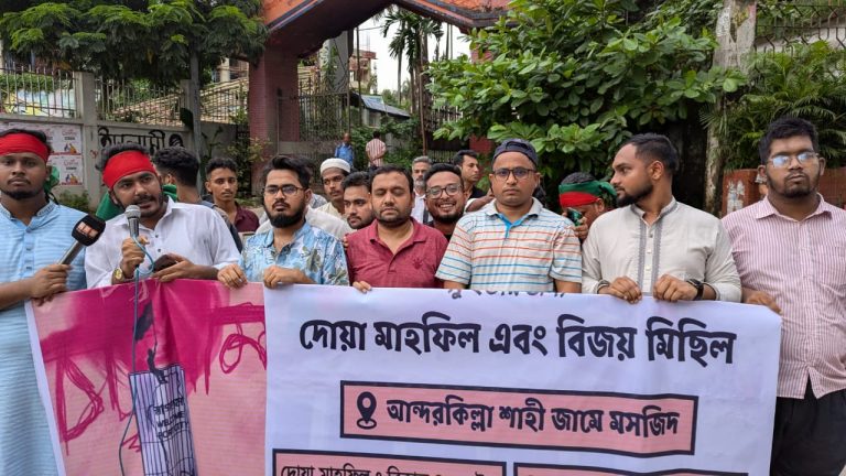 চট্টগ্রামে স্বৈরাচার পতনের বর্ষপূর্তিতে এনসিপির দোয়া মাহফিল ও বিজয় মিছিল