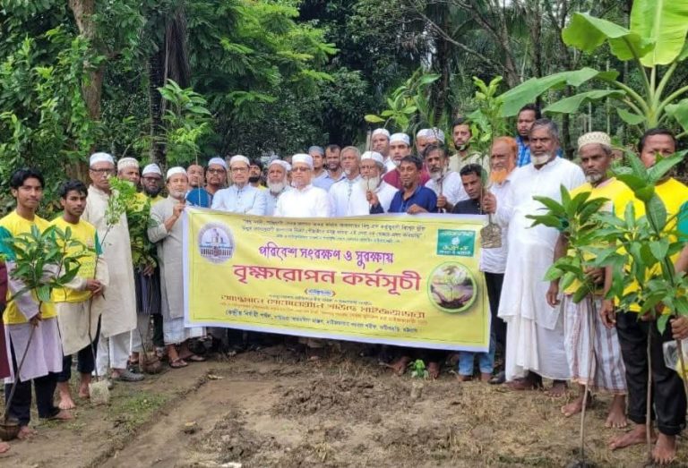 আঞ্জুমানে মোত্তাবেয়ীনে গাউছে মাইজভাণ্ডারী কেন্দ্রীয় পর্ষদের বৃক্ষরোপন কর্মসূচি অনুষ্ঠিত 