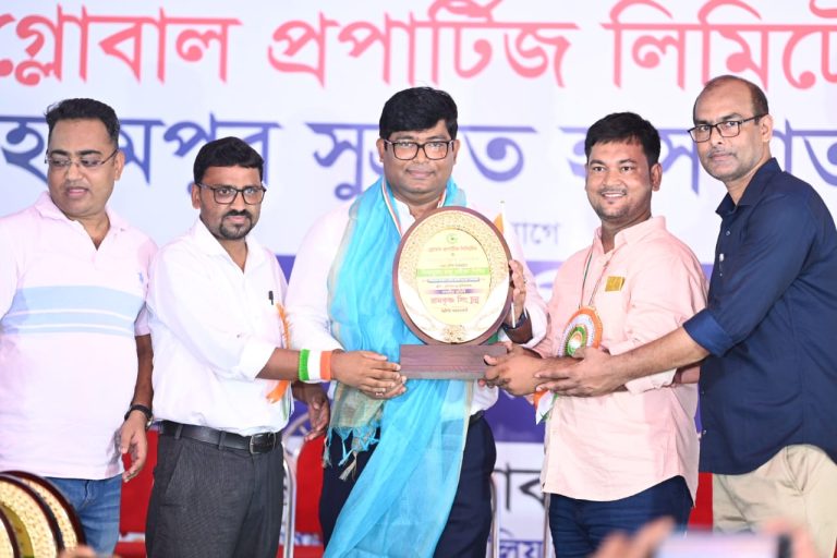 ভারতের মুর্শিদাবাদে বিনামূল্যে চক্ষু শিবির ও সাংবাদিকদের পুরস্কার প্রদান