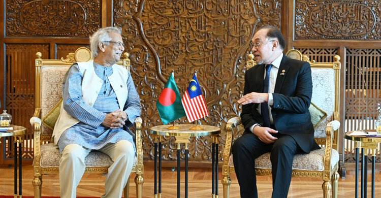 মালয়েশিয়ার প্রধানমন্ত্রীর সঙ্গে প্রধান উপদেষ্টা মুহাম্মদ ইউনূসের দ্বিপক্ষীয় বৈঠক