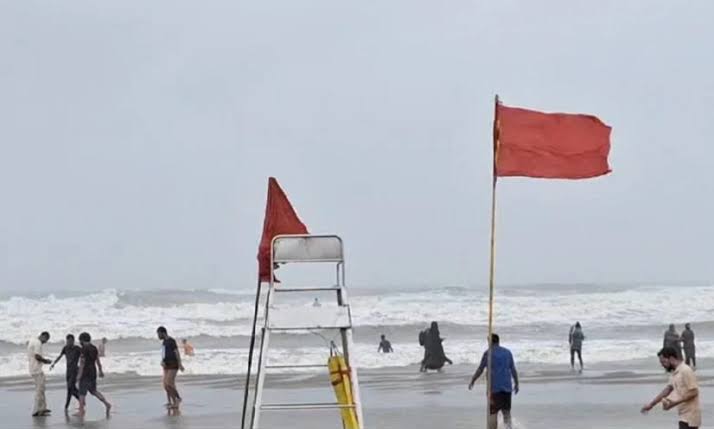 সমুদ্র বন্দরগুলোকে ৩ নম্বর সতর্ক সংকেত, সাগরে ঝড়ো হাওয়ার আশঙ্কা