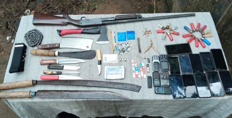 ফটিকছড়িতে দেশীয় অস্ত্রসহ যুবক আটক