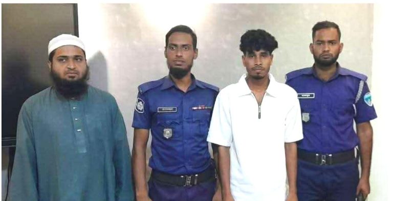 হাটহাজারী মাদ্রাসাকে ইঙ্গিত করে অবমাননাকারী পোস্টদাতা আটক