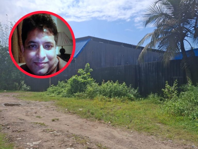 সীতাকুণ্ডে রেলওয়ের জমিতে অবৈধ স্থাপনা : রেলকর্মী তাপসের বিরুদ্ধে মাসোহারা বাণিজ্যের অভিযোগ