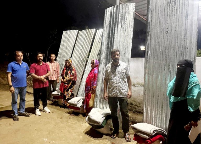 হাটহাজারীতে অগ্নিকাণ্ডে ক্ষতিগ্রস্ত ৫ পরিবারকে ত্রাণ সহায়তা বিতরণ