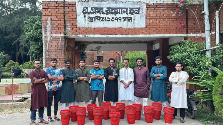 চবি এ. এফ. রহমান হলে পরিচ্ছন্নতা অভিযানে রুমে রুমে ঝুড়ি বিতরণ