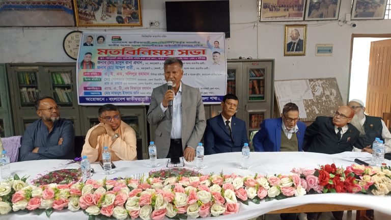 জয়পুরহাটে আইনজীবীদের সাথে দুই এমপি প্রার্থীর মতবিনিময় সভা