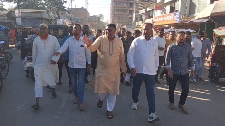 শেখ হাসিনার ফাঁসির রায় প্রকাশের পর জয়পুরহাটে বিএনপির আনন্দ মিছিল