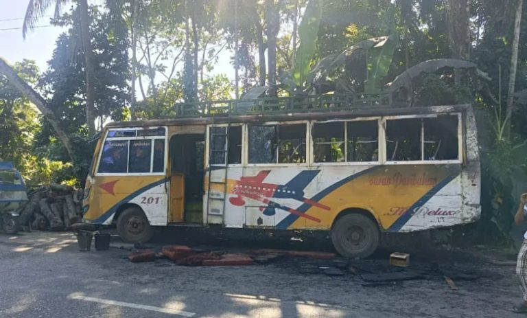 বরিশালে থেমে থাকা বাসে অগ্নিকান্ড