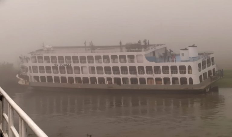 শীত মৌসুমের আগেই ঝুঁকিপূর্ণ হয়ে উঠছে ঢাকা-বরিশাল নৌপথ