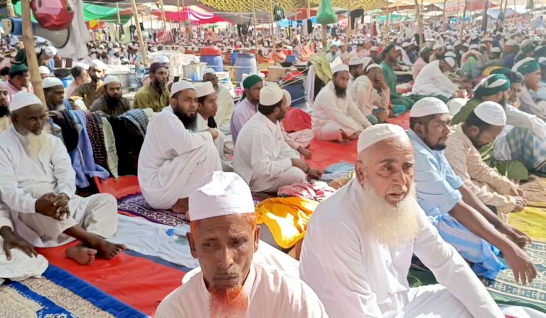 চরমোনাইতে সর্ববৃহৎ জুমার জামাত, লাখো মুসল্লির ঢল