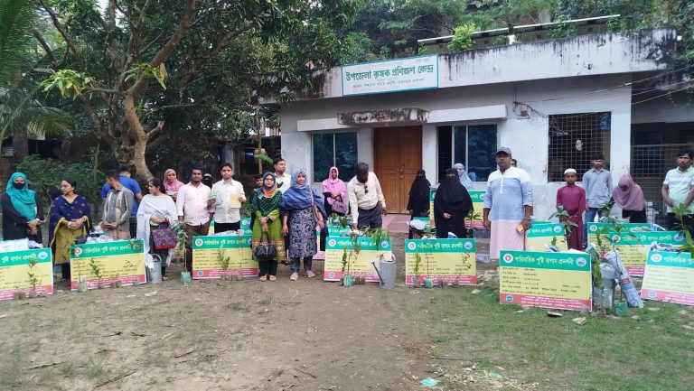চকরিয়ায় কৃষি উপকরণ বিতরণ