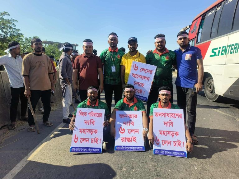 চট্টগ্রাম কক্সবাজার মহা সড়ক ৬ লেনের দাবিতে চলছে ব্লকেড কর্মসূচি