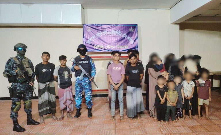 টেকনাফে সাগর পথে মানবপাচার : নারী-শিশুসহ ২৫ জন উদ্ধার, ২ পাচারকারী আটক