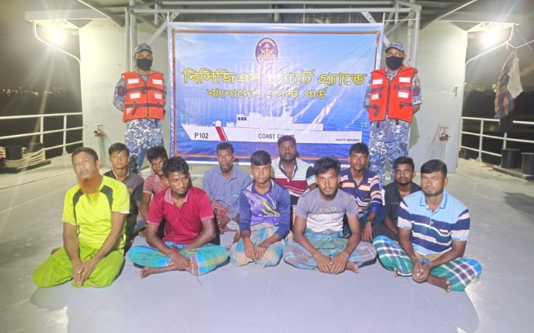 ৪ দিন ধরে সমুদ্রে ভাসতে থাকা বিকল ফিশিং বোটের ১১ জন জেলেকে উদ্ধার